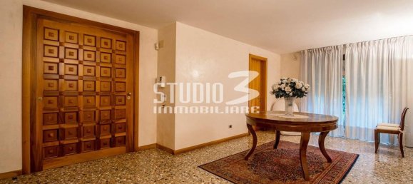 8 rooms Villa in Padua, Italy No. 17938 2