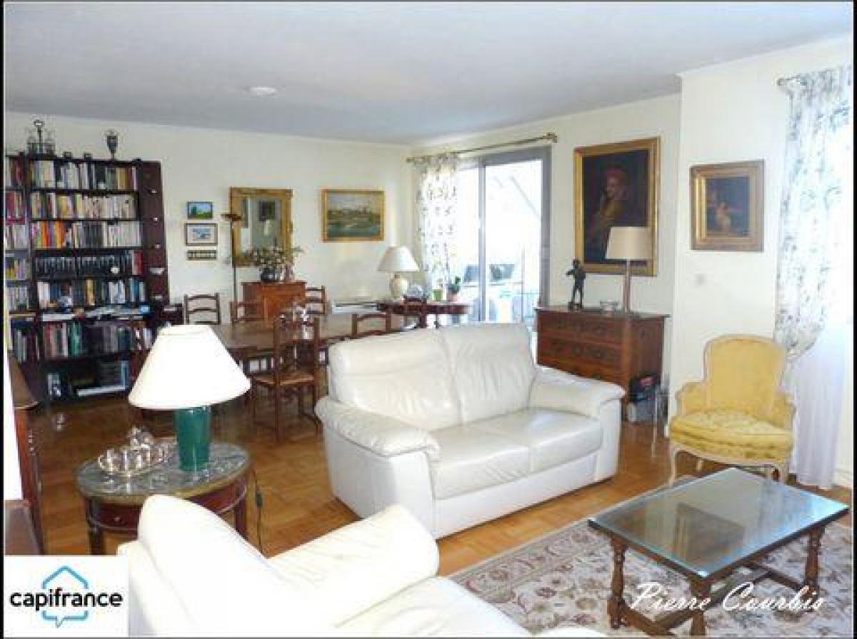 شقة 4 غرف نوم  في Bron, France رقم 24668