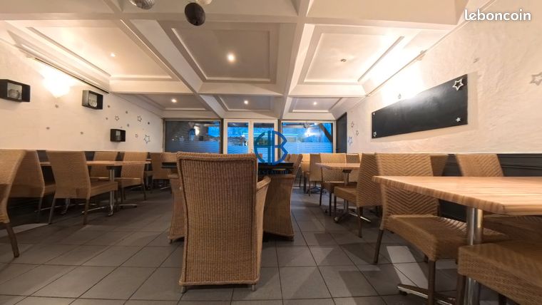 Gewerbliche Immobilie in Stains, France, Nr. 358527