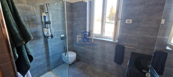 2 bedrooms Villa in Leggiuno, Italy No. 1623 3