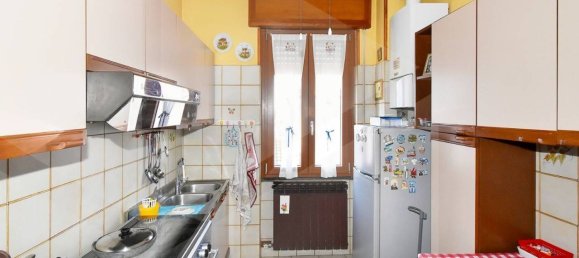 2 bedrooms Apartment in Parabiago, Italy No. 23093 11