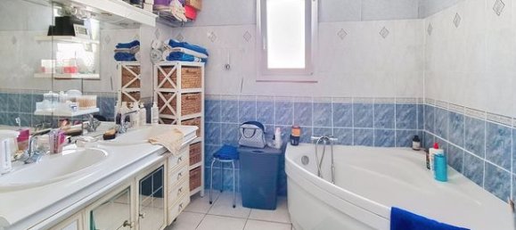 3 bedrooms House in Aytre, France No. 313755 11