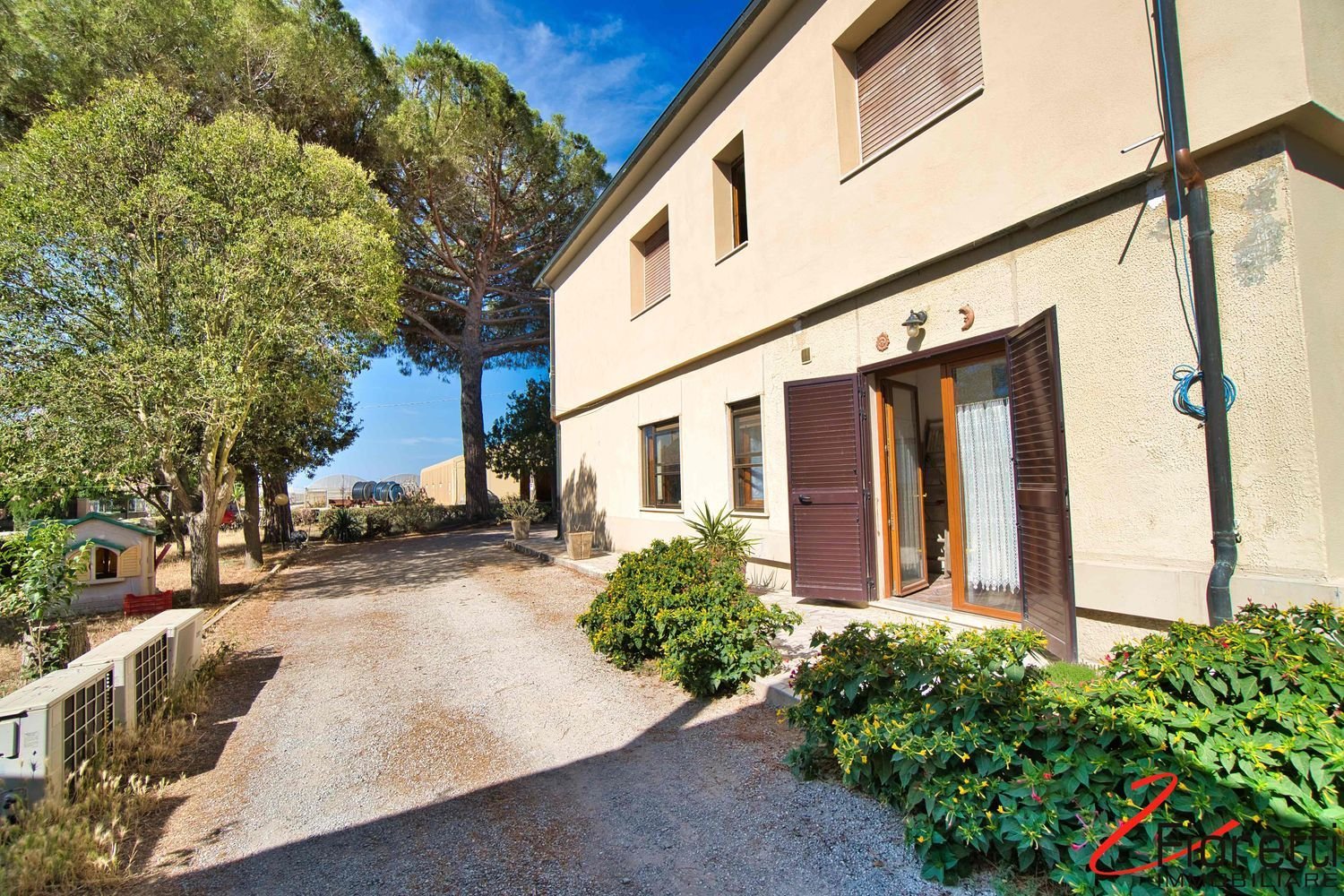 3 rooms Apartment in Piombino, Italy No. 111510