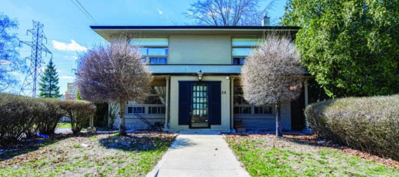 4 bedrooms House in Hamilton, Canada No. 1022 2