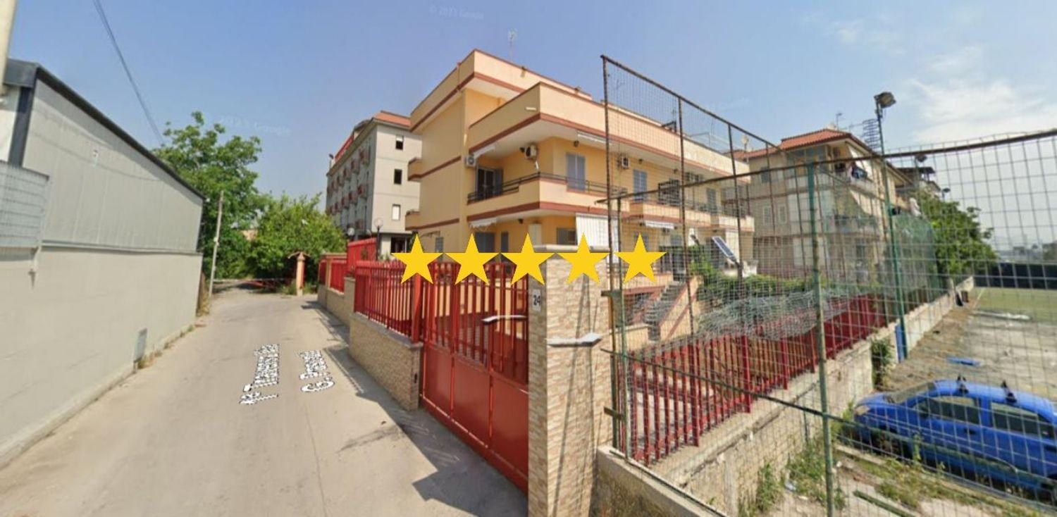 Apartamento de 6 habitaciónes en Casoria, Italy No. 14138