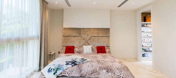 6 bedrooms Villa in Emirates Hills, UAE No. 28031 21