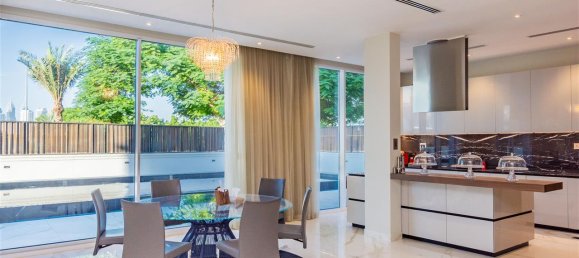 6 bedrooms Villa in Emirates Hills, UAE No. 28031 7