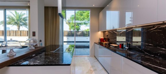 6 bedrooms Villa in Emirates Hills, UAE No. 28031 6