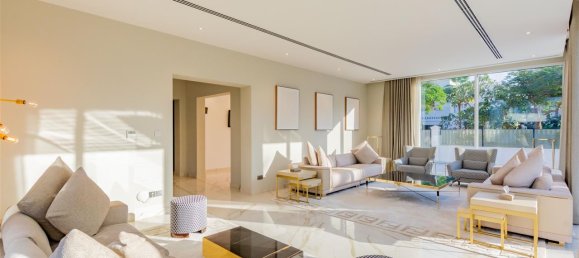 6 bedrooms Villa in Emirates Hills, UAE No. 28031 3