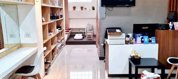 280m² Commercial property in Khlong Toei, Thailand No. 13351 3