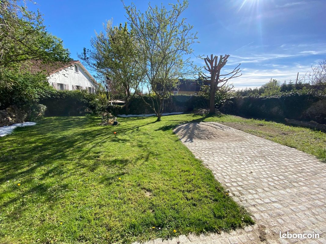 Grundstück in Guerard, France, Nr. 181911