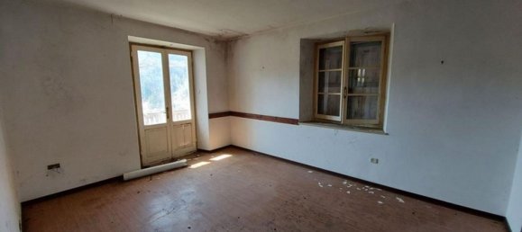 5 rooms Apartment in Sovramonte, Italy No. 141186 10
