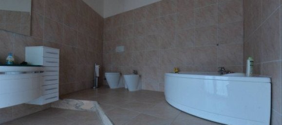 Вилла с 4 спальнями в Фаджето Ларио, Италия № 266206 19