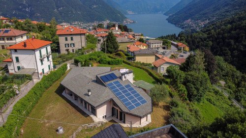 Вилла с 4 спальнями в Фаджето Ларио, Италия № 266206