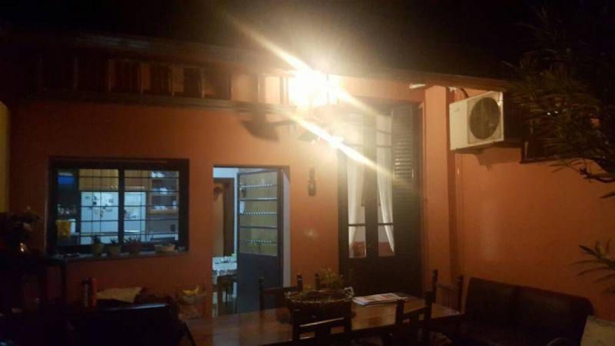 Дом с 5 спальнями в Буэнос-Айрес, Аргентина № 77844