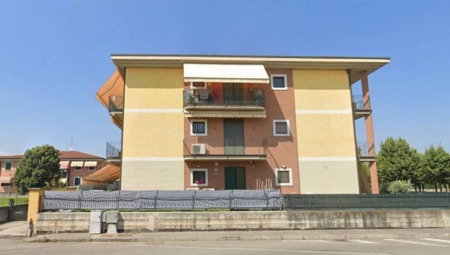 4 rooms Apartment in Travagliato, Italy No. 7090