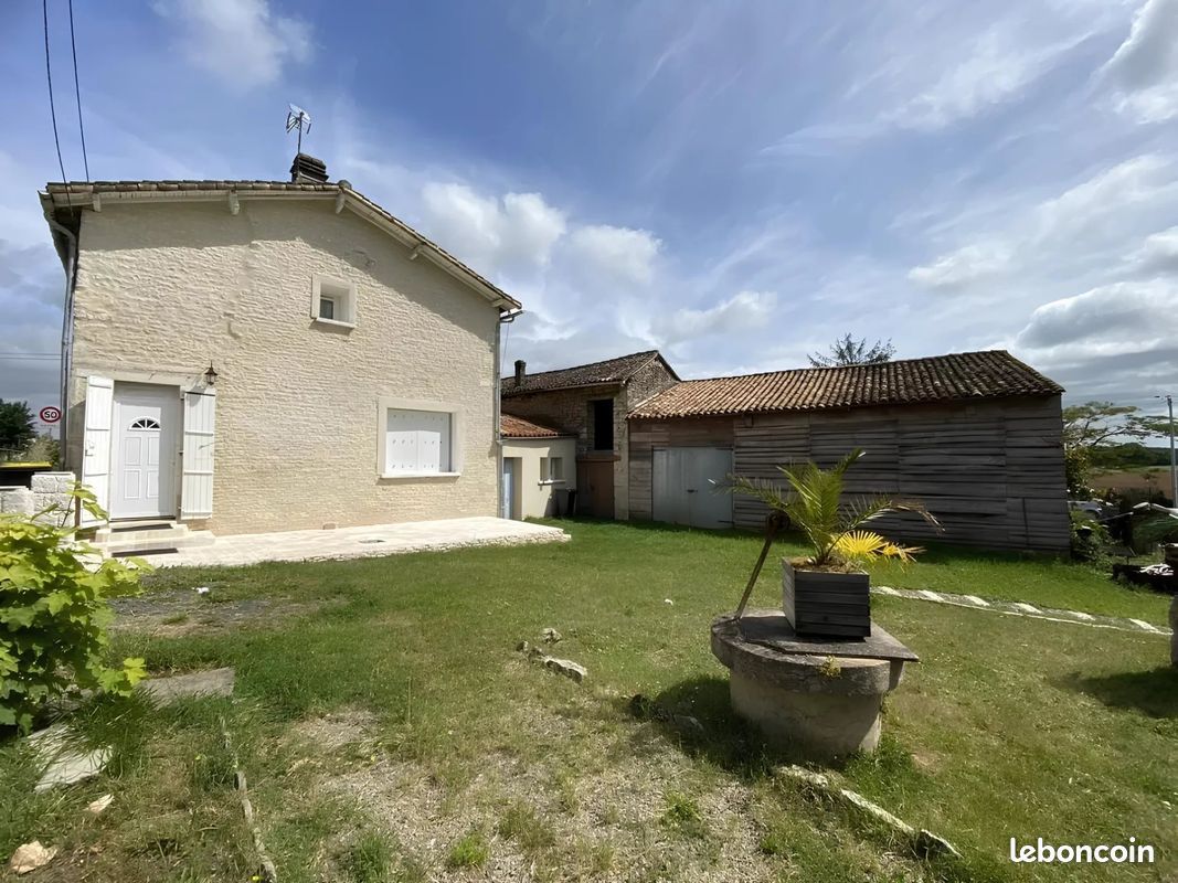3 bedrooms House in Ruffec, France No. 343815