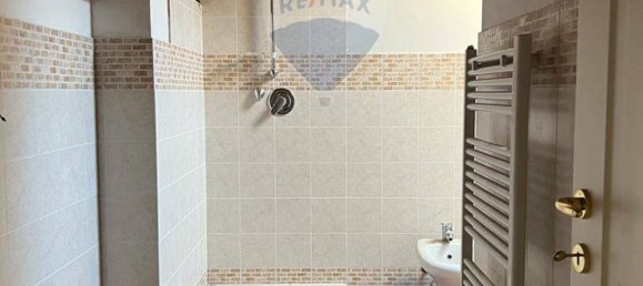 Apartamento de 2 dormitorios en Salò, Italy No. 56107 11