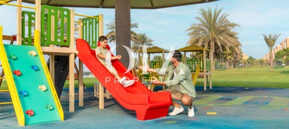 4 bedrooms Villa in Abu Dhabi, UAE No. 20565 7