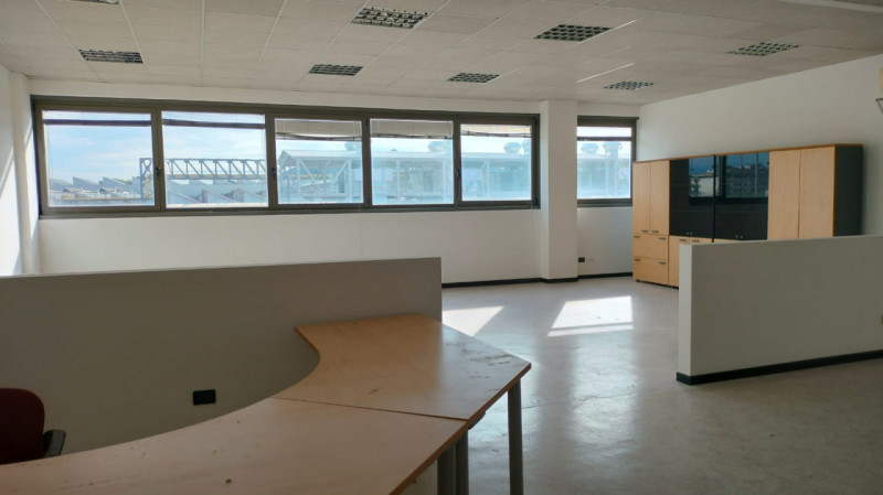 225m² Commercial property in Vicenza, Italy No. 350306