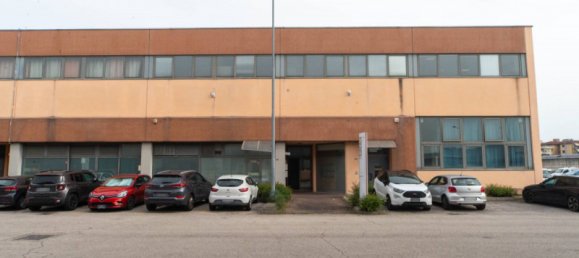 225m² Commercial property in Vicenza, Italy No. 350306 18