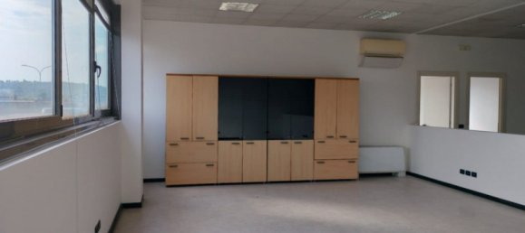 225m² Commercial property in Vicenza, Italy No. 350306 6