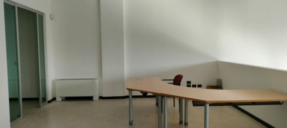 225m² Commercial property in Vicenza, Italy No. 350306 8