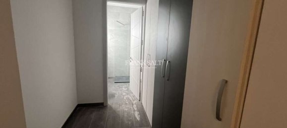 3 chambres Appartement à Fgura, Malta No. 8183 8