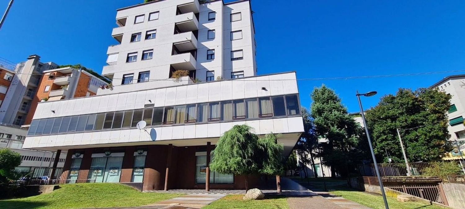 4 bedrooms Apartment in Saronno, Italy No. 372596