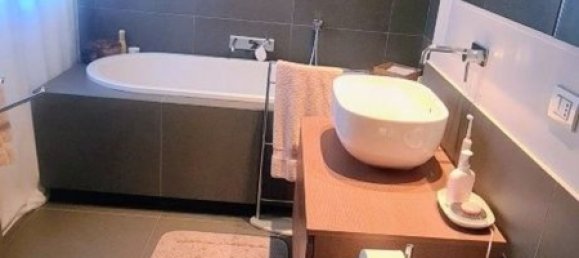 4 bedrooms Apartment in Saronno, Italy No. 372596 23