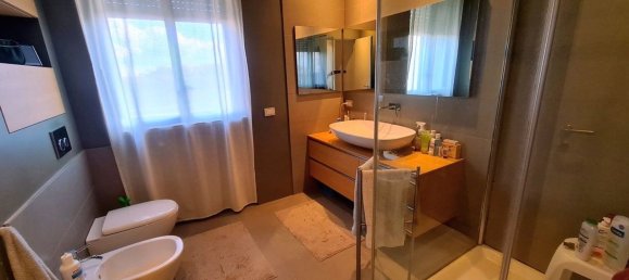 4 bedrooms Apartment in Saronno, Italy No. 372596 13