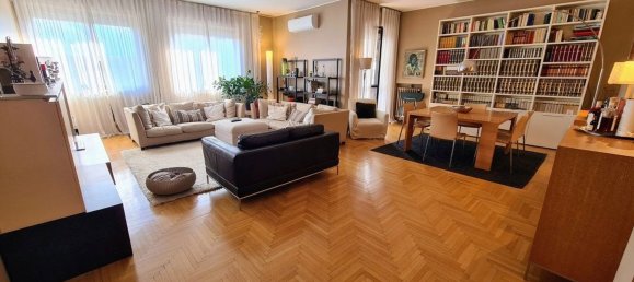 4 bedrooms Apartment in Saronno, Italy No. 372596 2