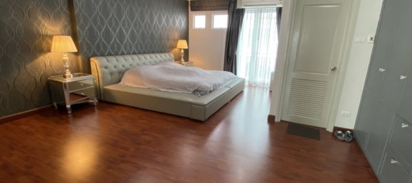 Таунхаус с 4 спальнями в Пхракханонг, Таиланд № 66182 6