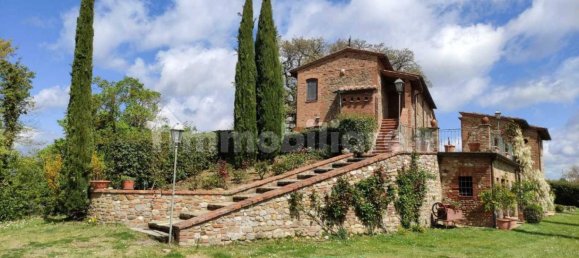 5 bedrooms House in Città della Pieve, Italy No. 121912 3