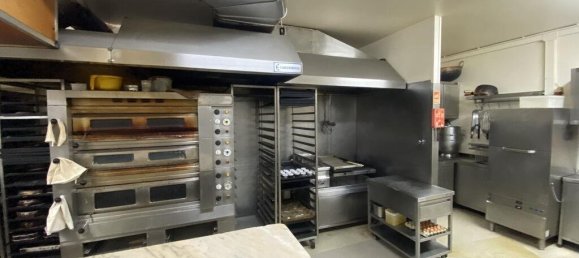 266m² Commercial property in Odivelas, Portugal No. 127239 17