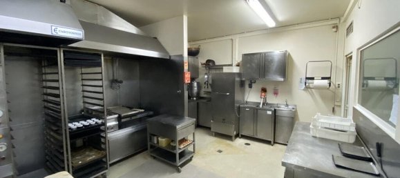 266m² Commercial property in Odivelas, Portugal No. 127239 16