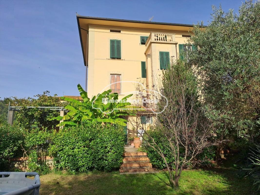 12 rooms Villa in Porcari, Italy No. 173295