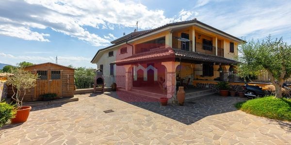 3 bedrooms Villa in Valmontone, Italy No. 14652
