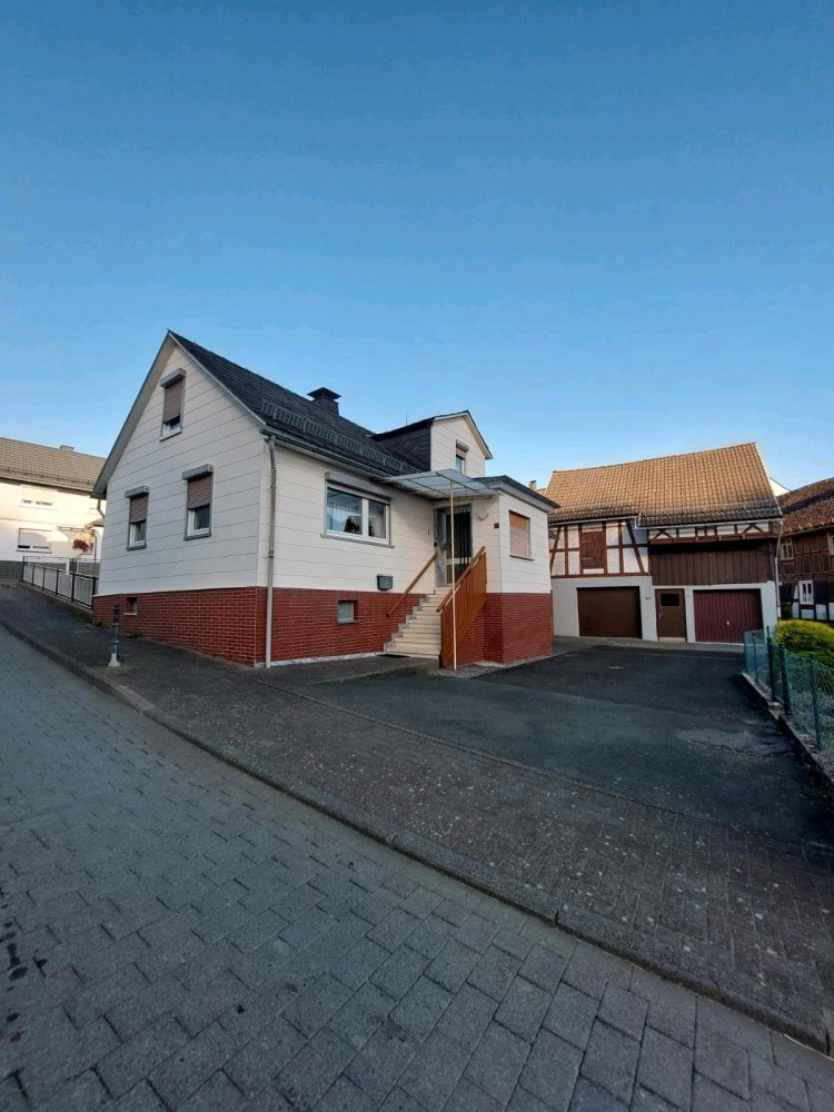 Дом с 4 комнатами в Марбург-Биденкопф, Германия № 266924