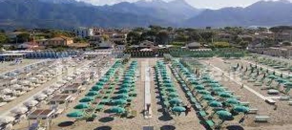 5 bedrooms Villa in Forte dei Marmi, Italy No. 69374 49