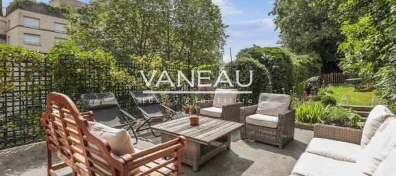 5 bedrooms House in Saint-Cloud, France No. 171025 14