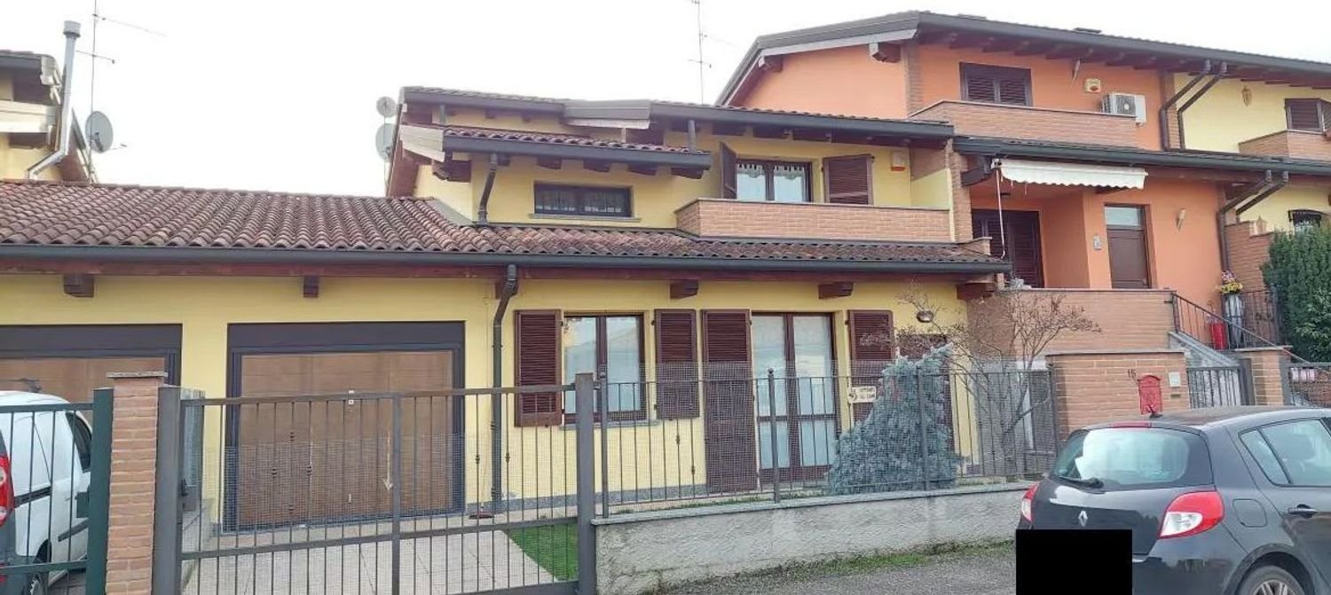 4غرفة منزل في Gerenzago, Italy رقم 150479
