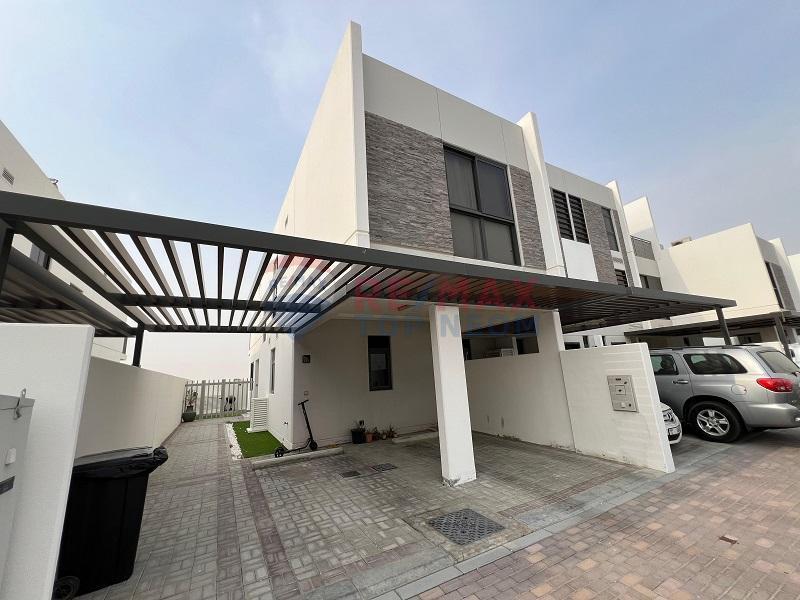 3 bedrooms Villa in Dubai, UAE No. 31852