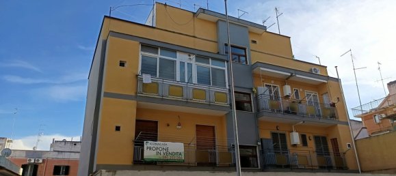 Apartamento de 3 habitaciónes en Bari, Italy No. 27134 2