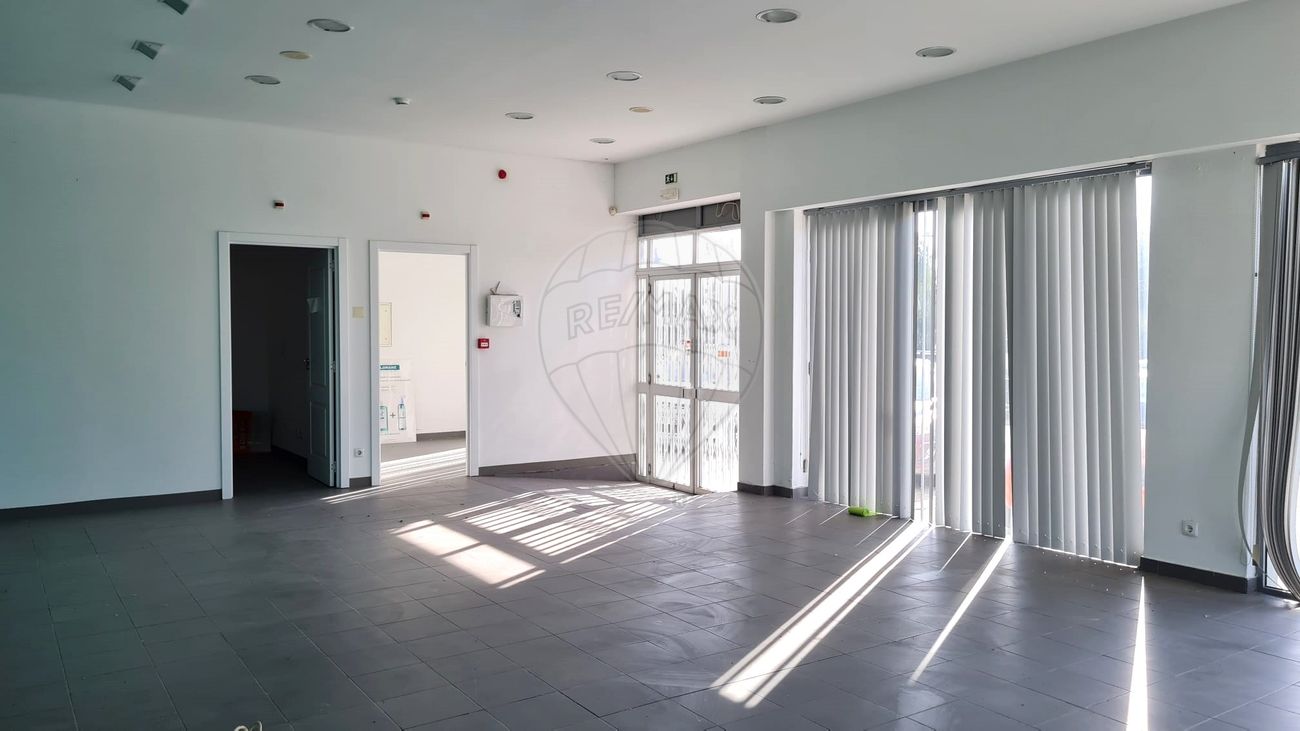 Коммерческая недвижимость 171м² в Сетубал, Португалия № 42585