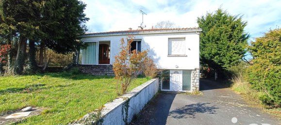 Casa de 5 dormitorios en Le Poire-sur-Vie, France No. 102248 2