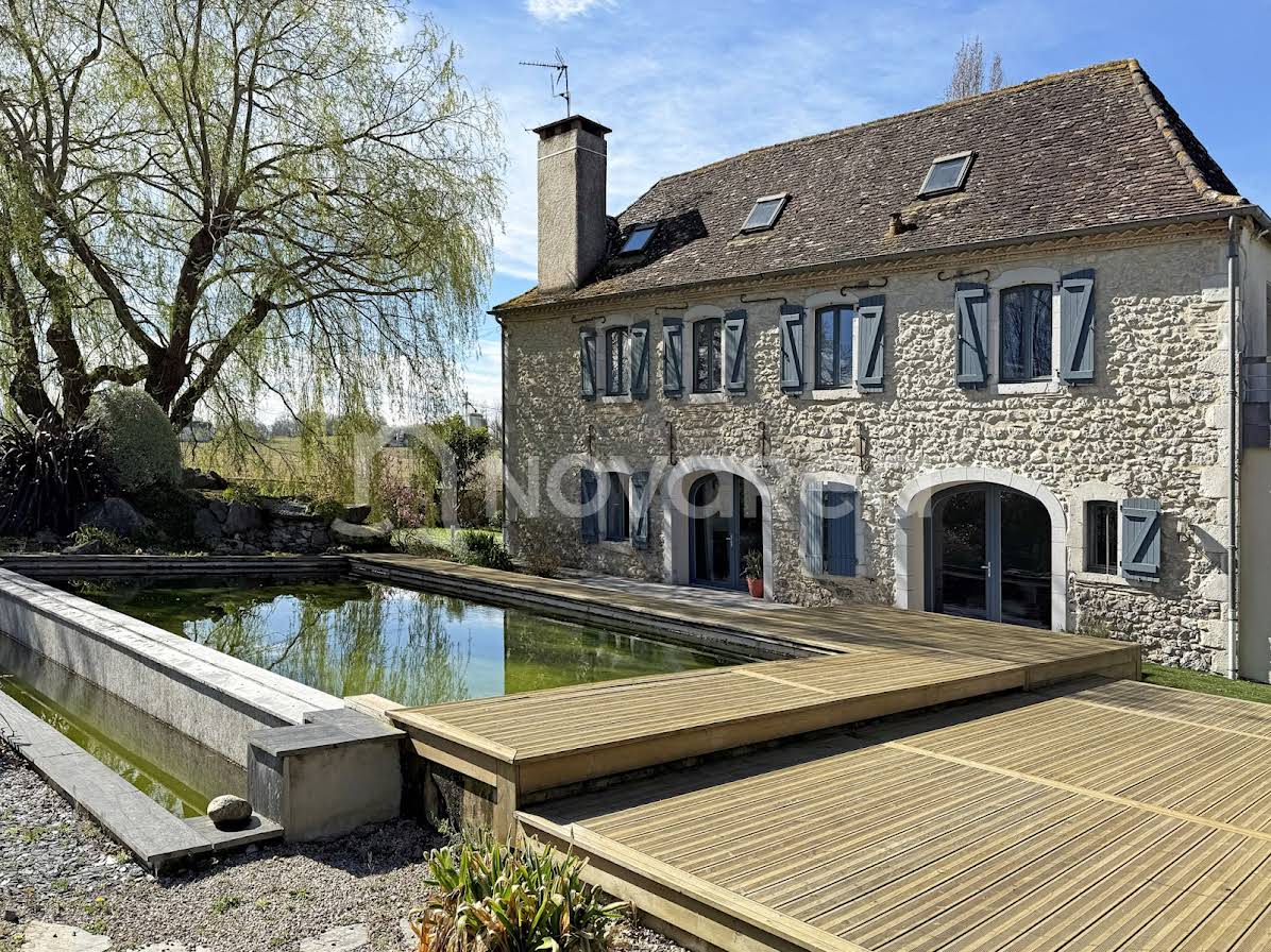 6 chambres Maison à Orthez, France No. 101576