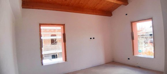 8غرفة منزل في Novi di Modena, Italy رقم 158014 5