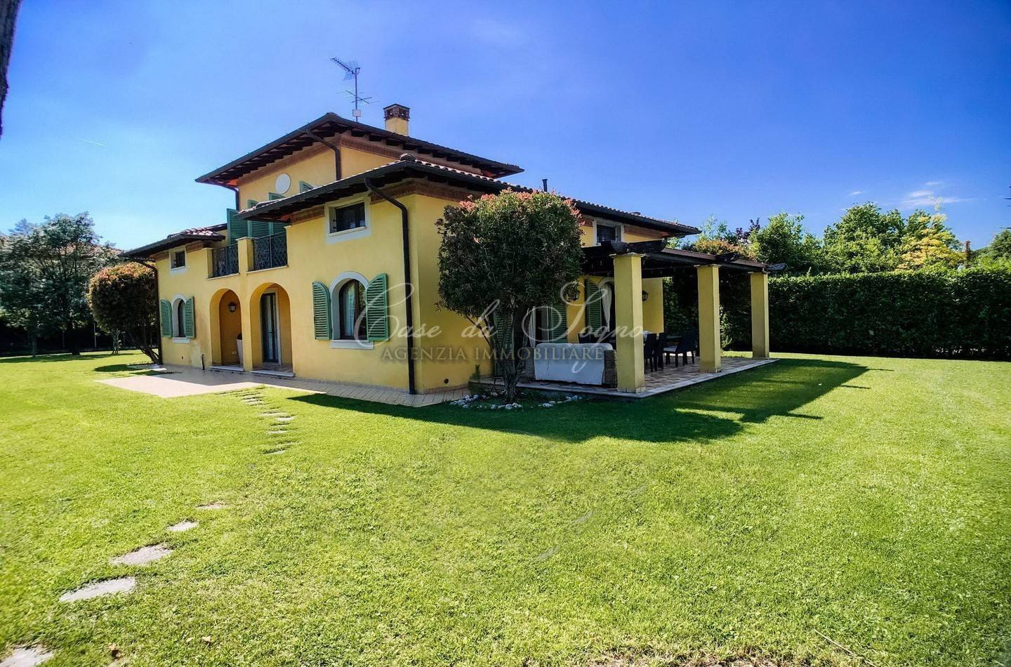 6 bedrooms Villa in Forte dei Marmi, Italy No. 36471