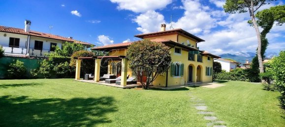 6 bedrooms Villa in Forte dei Marmi, Italy No. 36471 2